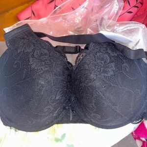 NWOT Elegant Black Lace Bra